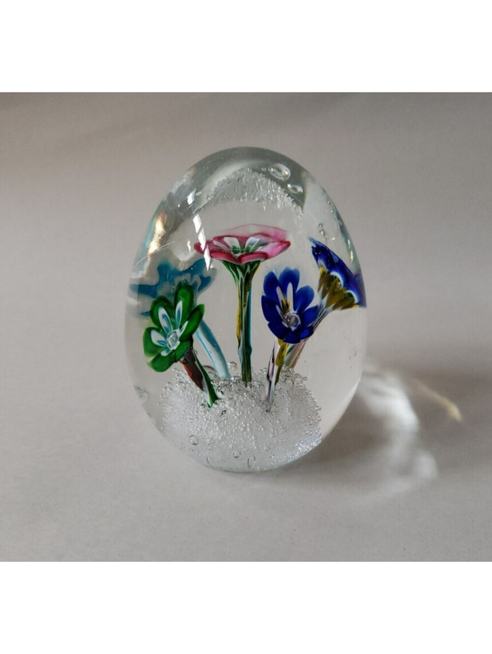 Art Glass Paperweight 5 Flowers Bullicante Cloud at Base Egg Shape Murano